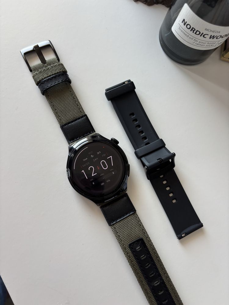 Huawei Watch 4 LTE с подарък каишка