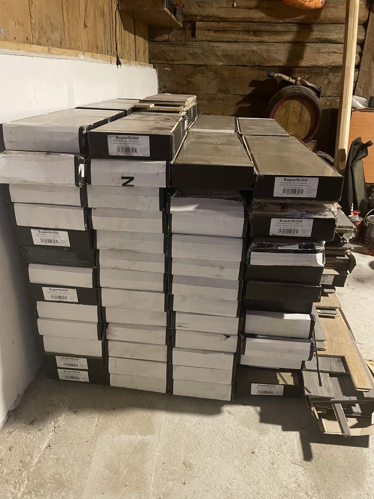 Vând aproximativ 80 mp, grosime 10 mm de parchet laminat .