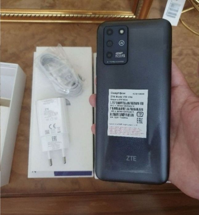 Srochna Prodam Sotiladi ZTE Blade V30 4/128Gb Black 4G Orginal