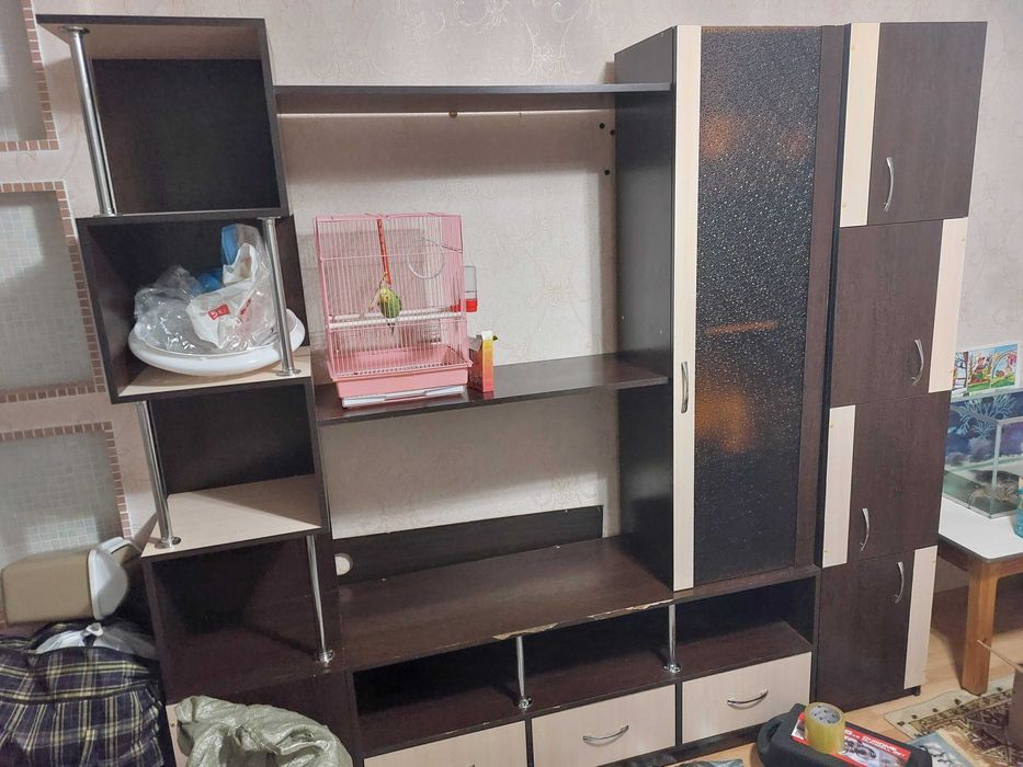 Горка (стенка) в зал