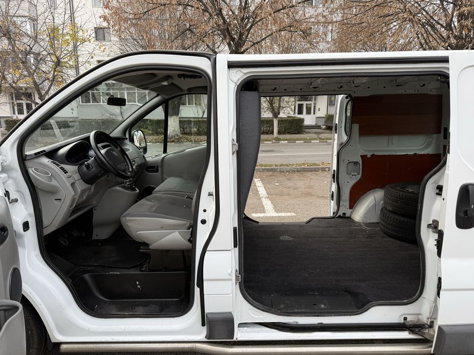 Opel Vivaro Renault Trafic 2.0 Cdti Euro 5 cu 3 Locuri si Marfa