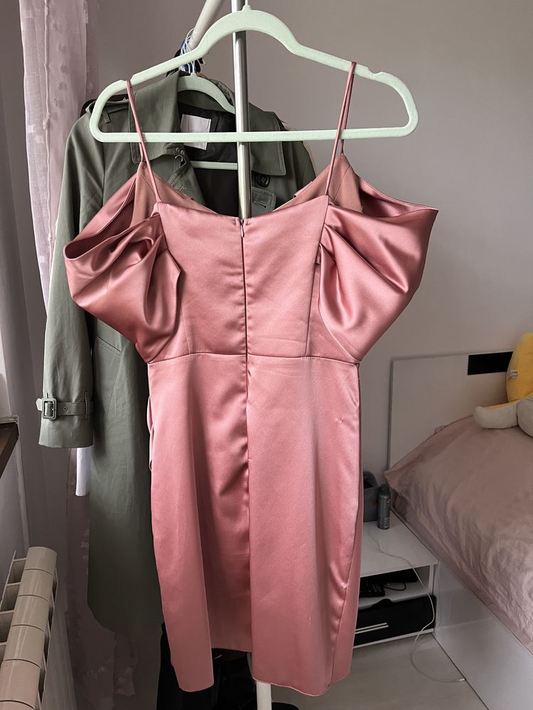 Розова рокля от сатен