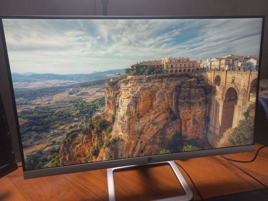 HP 24es — монитор 24″, отличное состояние