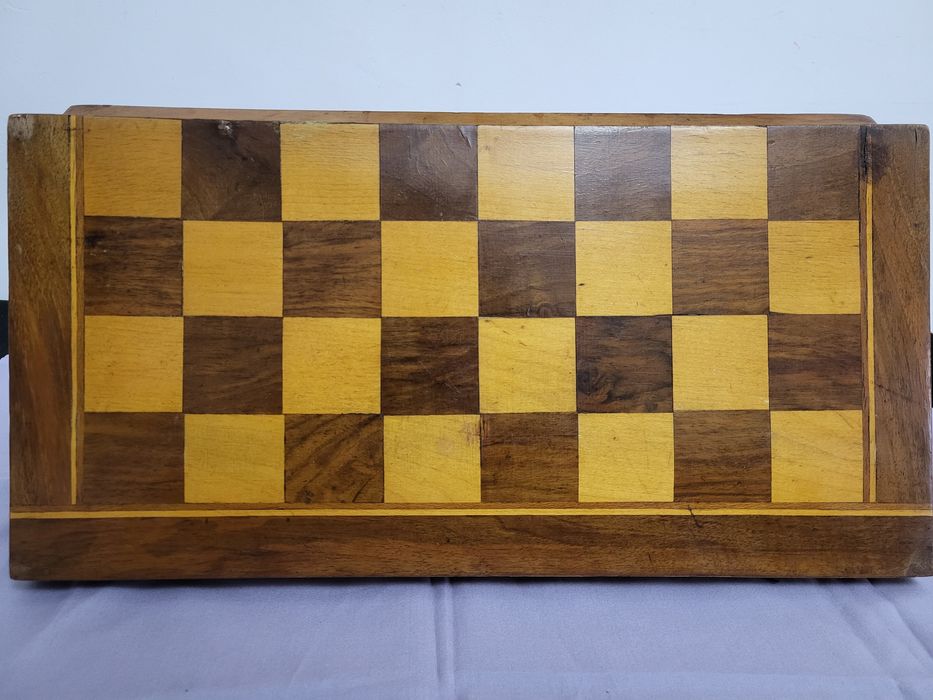 #9 Стар дървен шах и табла от времето на соца