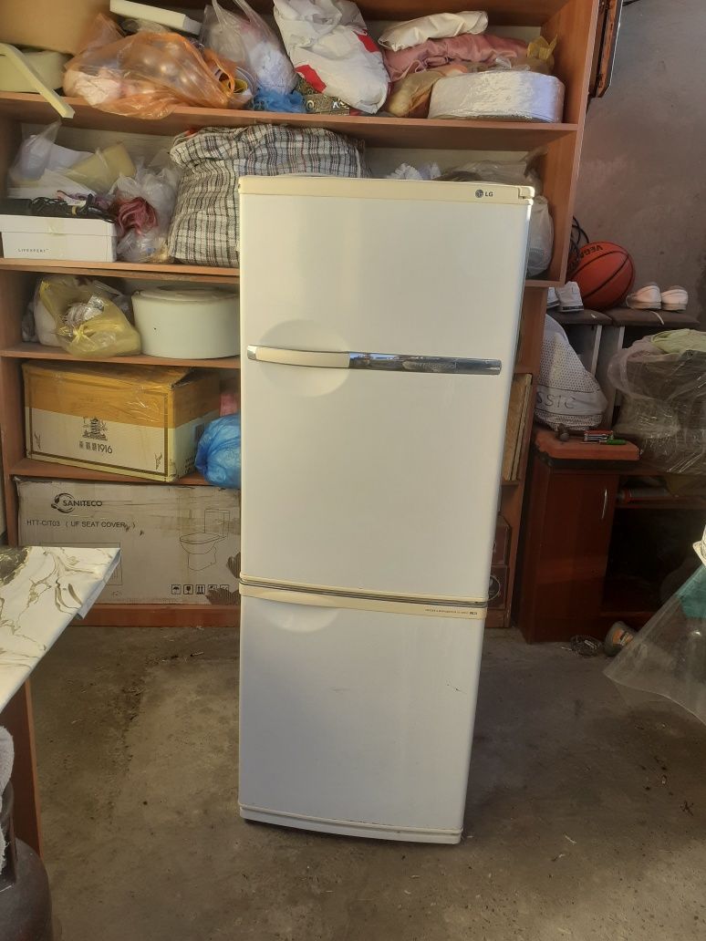 Продам халадилник харошыи состояние всё работает