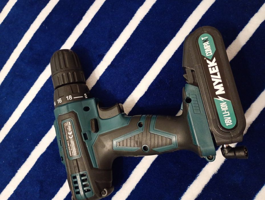 Se vinde Mașina de Găurit model MYLEK