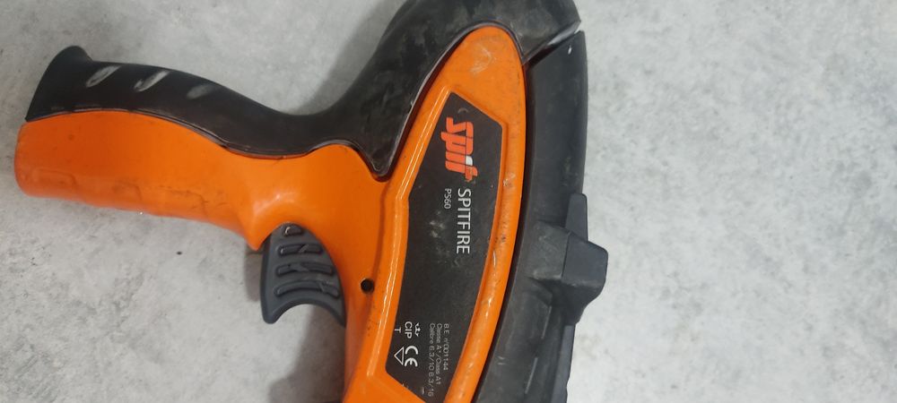 Spit Pistol cuie metal