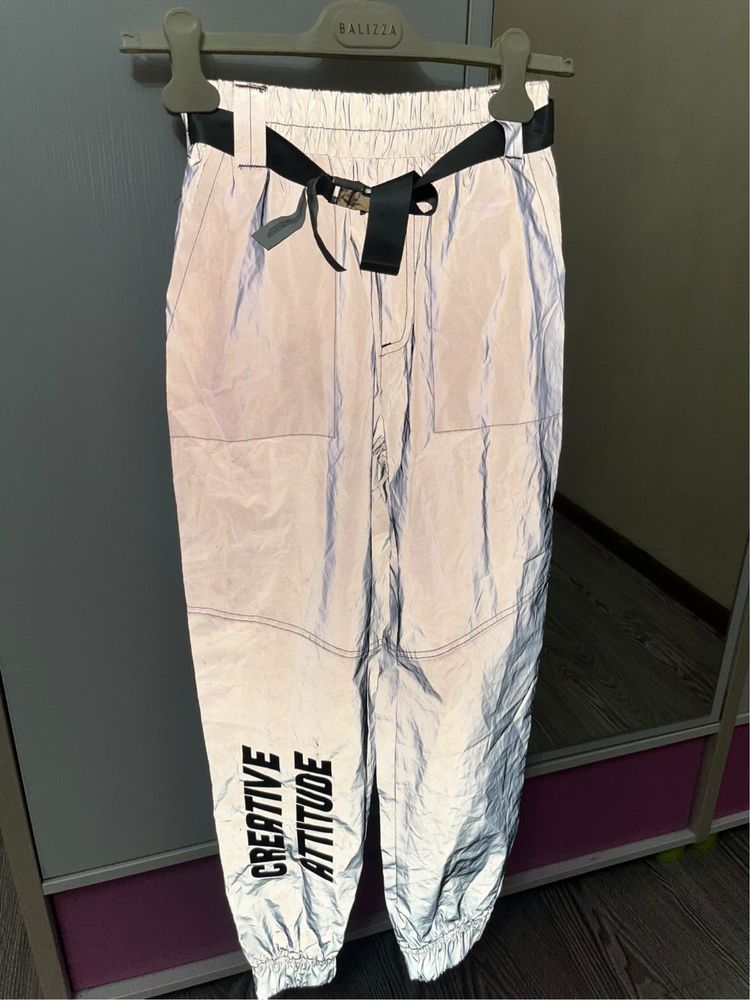 Брюки от Bershka.