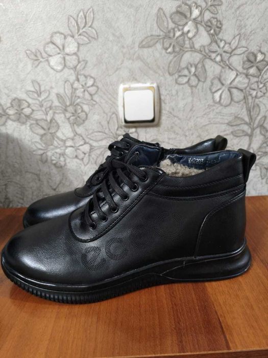 Продам зимнюю новую мужскую обувь