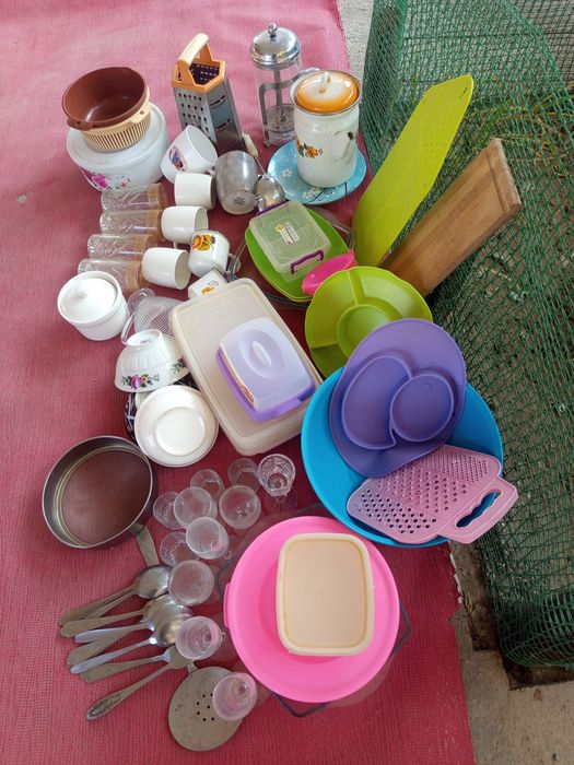 Продаётся / посуда - разная / .