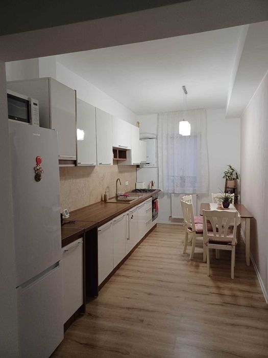 Inchiriez Apartament 2 camere + parcare Baciu Regal