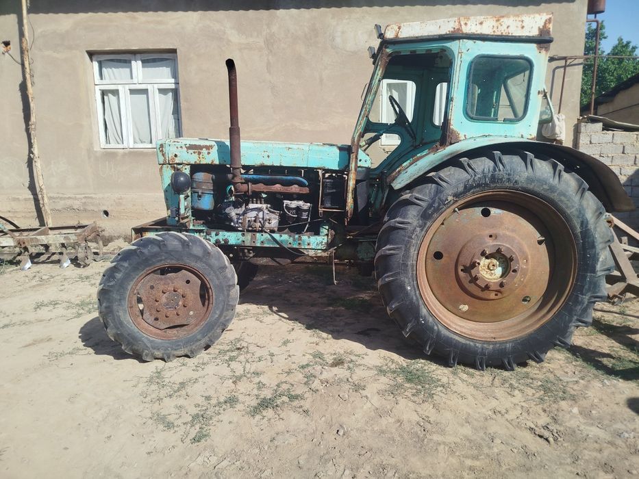 T40 traktor sotiladi