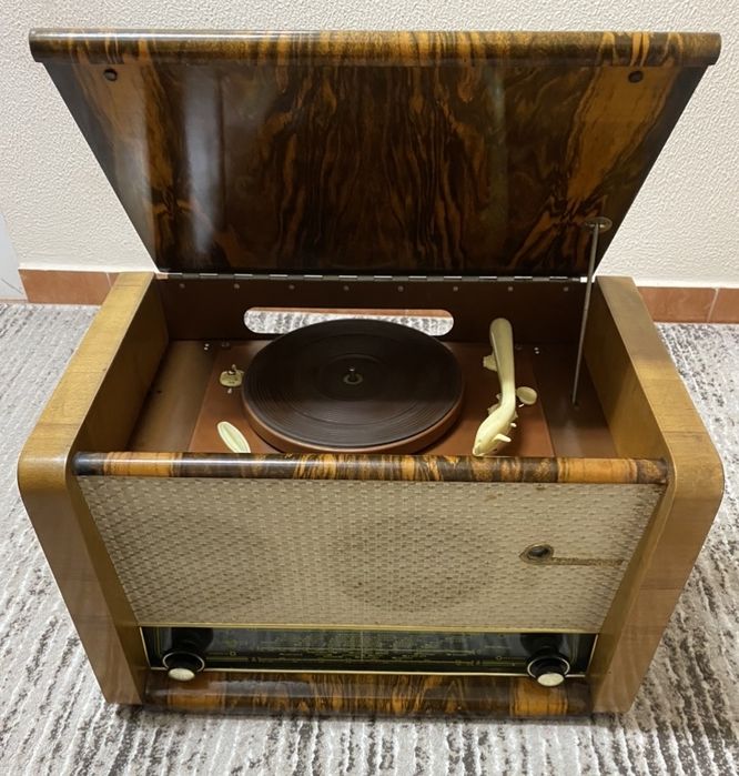 Vand pick-up foarte vechi