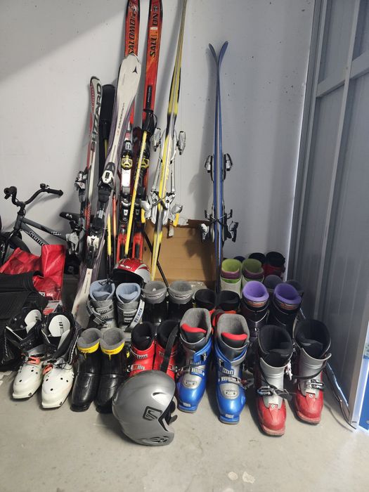 Vând schiuri + clăpari !