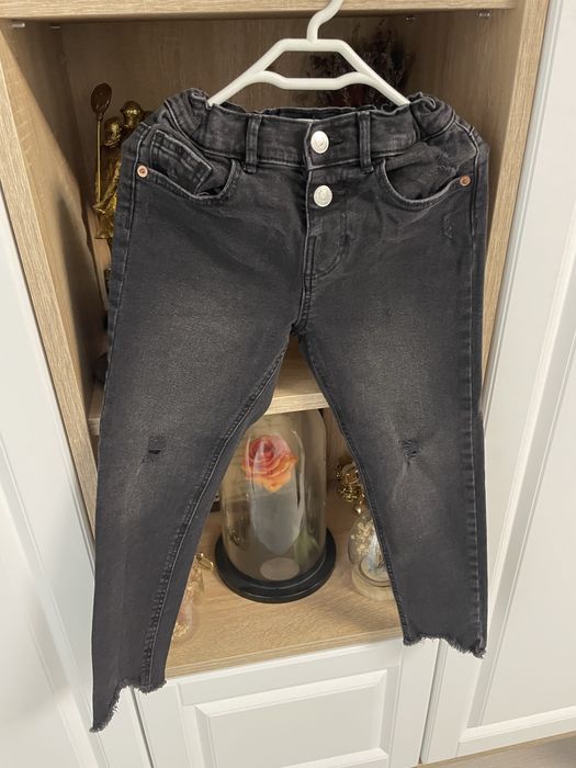 Blugi Zara , stare foarte buna