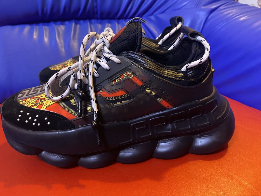 VERSACE chain reaction