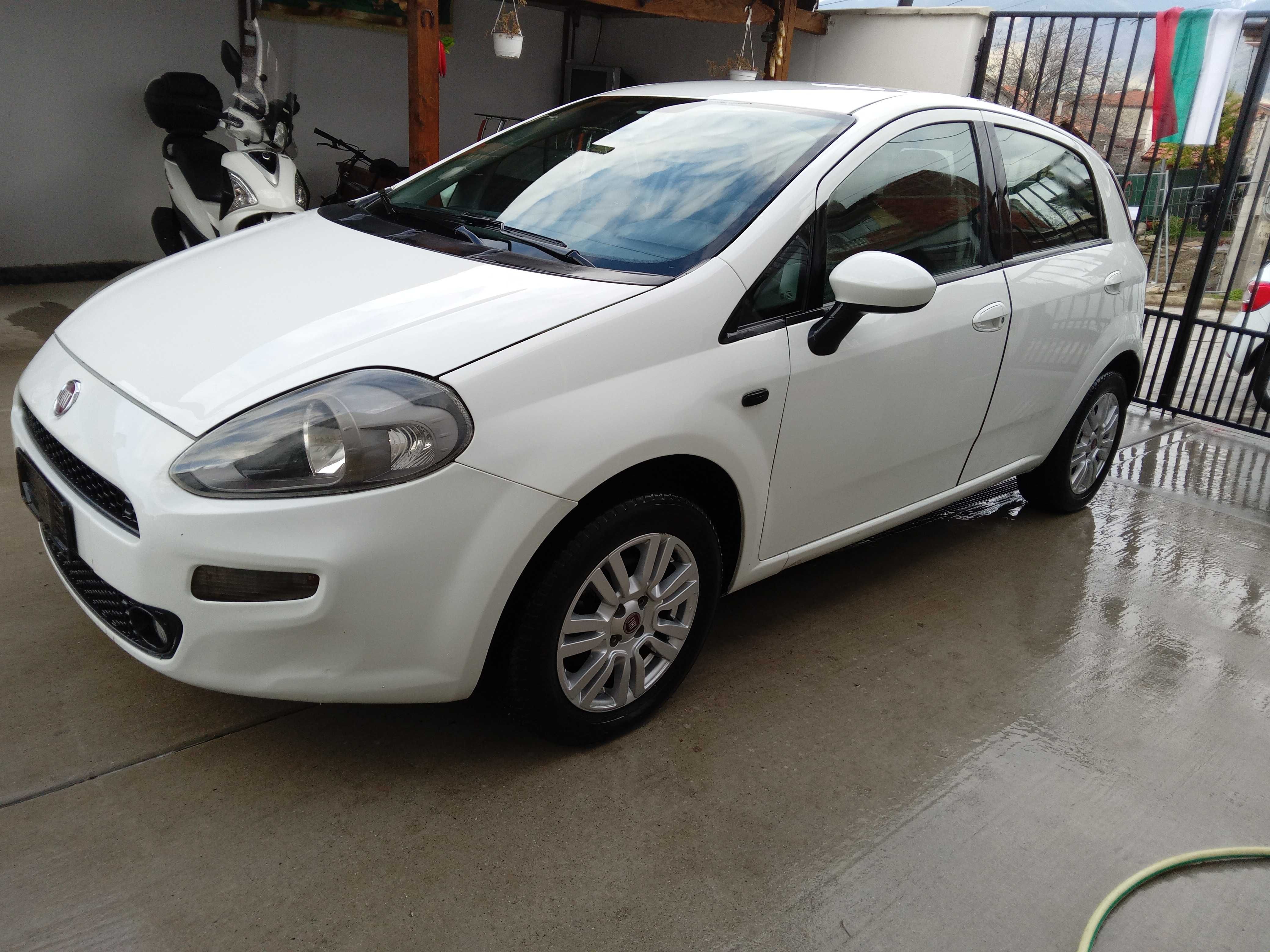 Продавам fiat punto Evo. 1.4 газ бензин EVRO 6. 2015 година