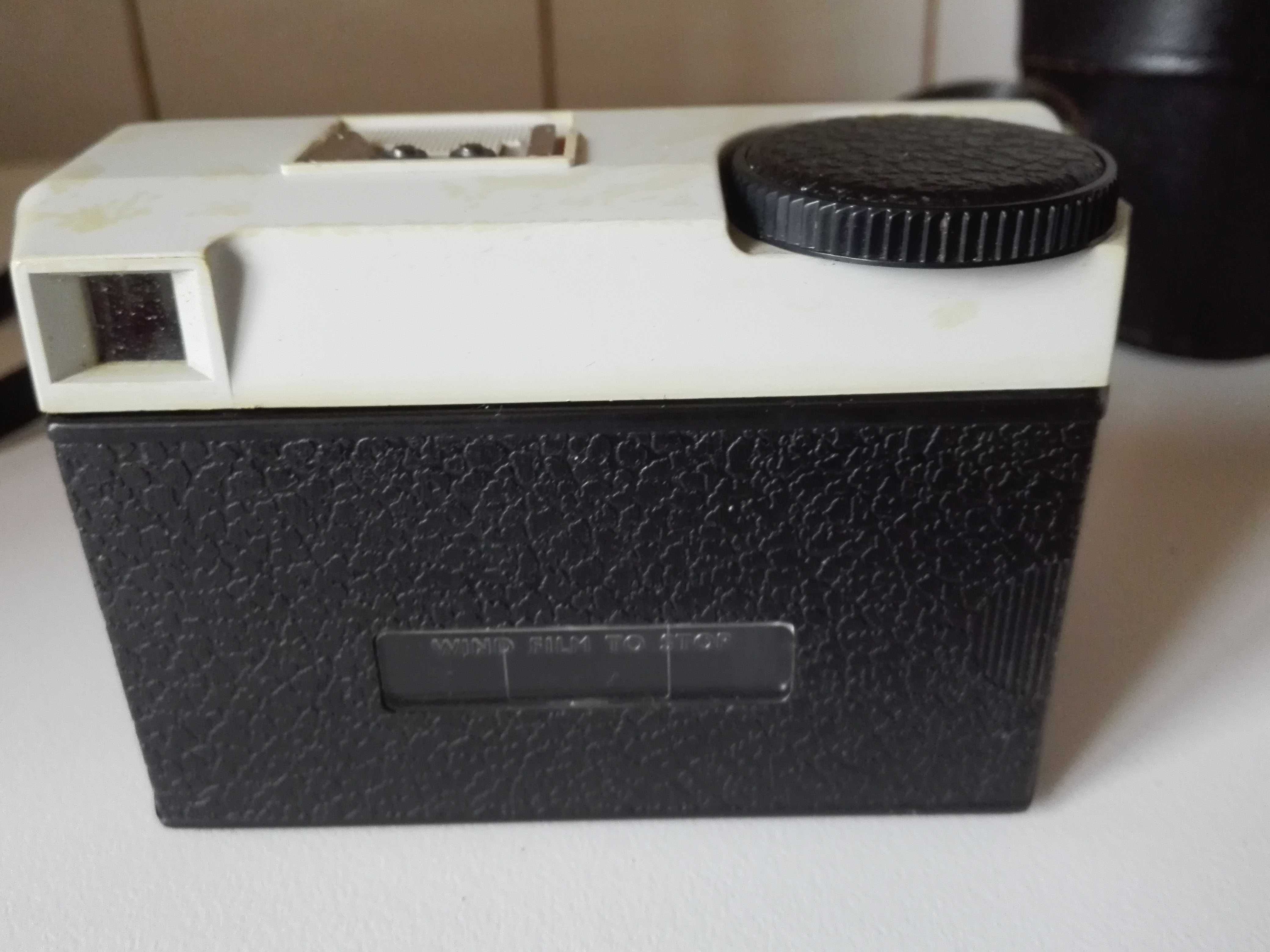 Фотоапарати Perfekta II  и Kodak Instamatic 25 Camera .