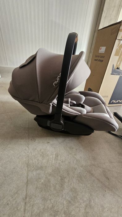 Scoica auto Nuna Arra Next + baza isofix