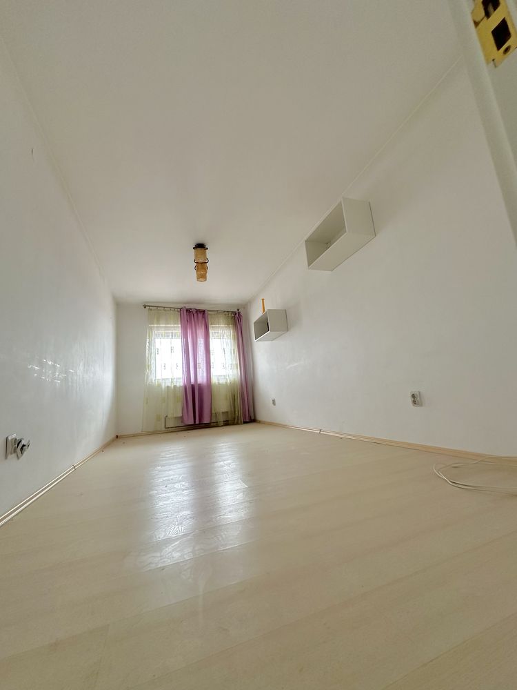 Apartament de vânzare cu 4 camere Ampoi 1