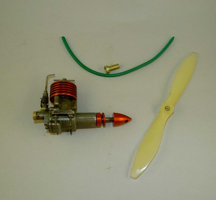 Старо руско моторче двигател за авиомодел МК-17