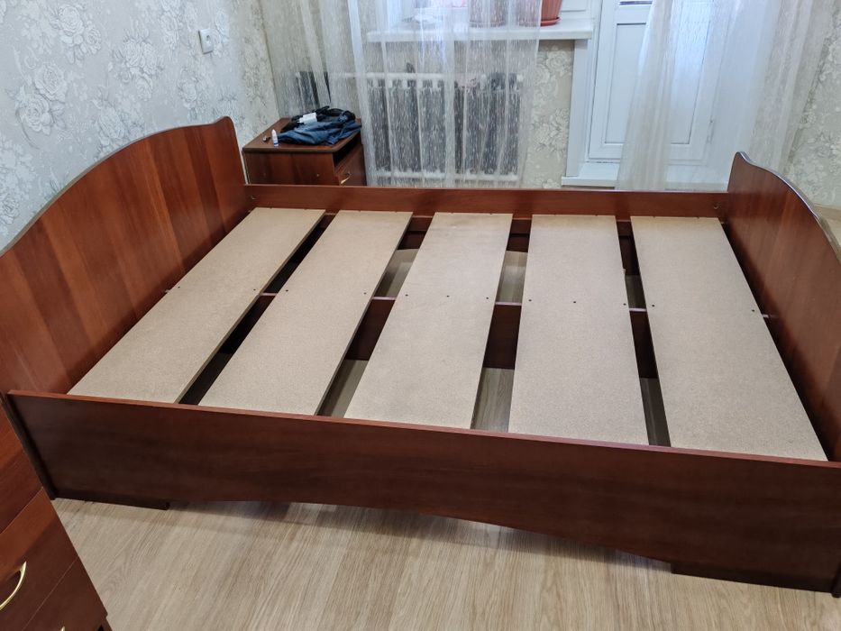 Продам Кровать 1.6*2 м