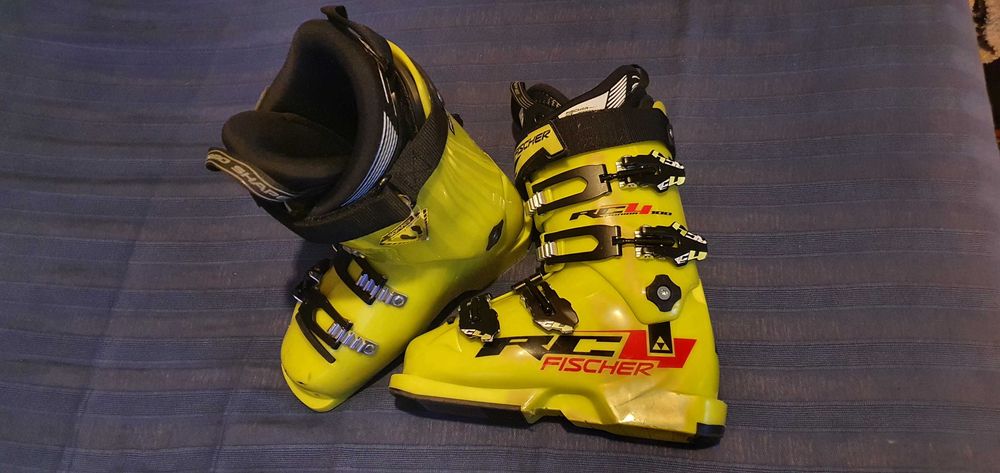 Clapari ski  FISCHER  RC4 JR 100  GALBEN marimea 23,5  EU 37 / 278 mm