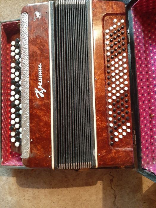 Баян почти новый