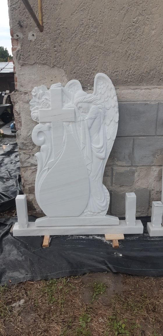 Cruci marmură,monumente funerare.