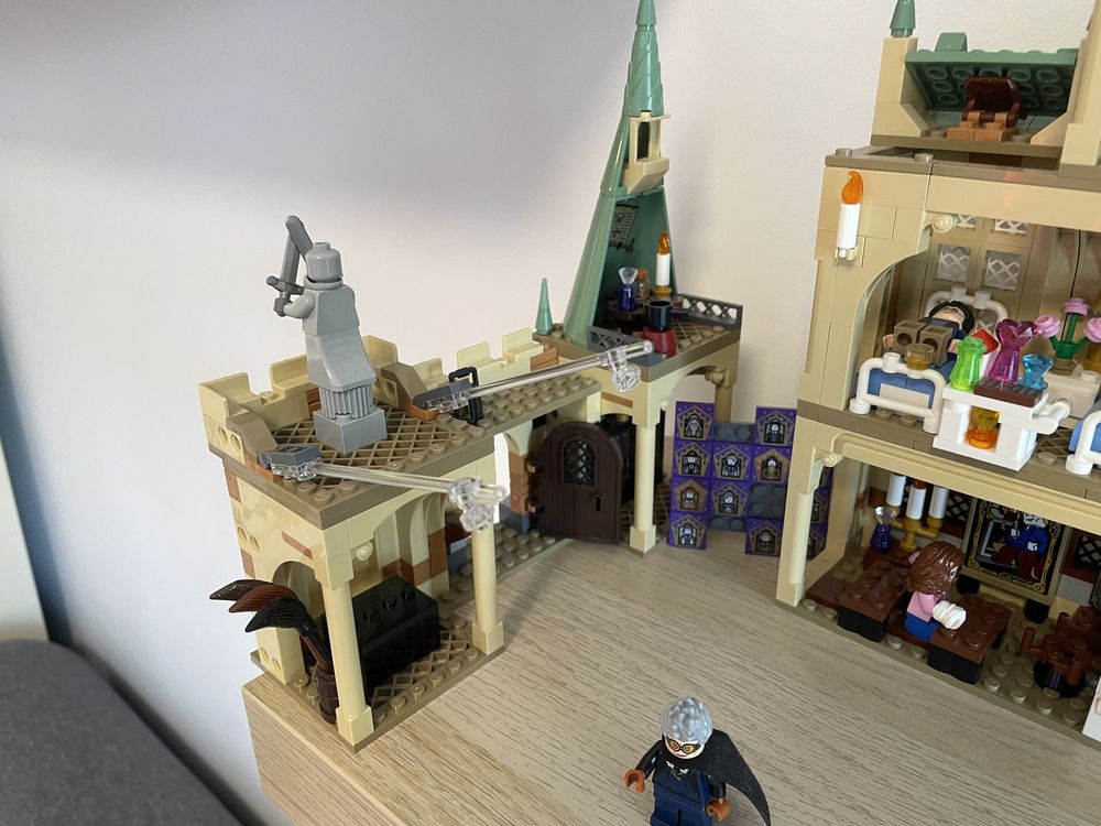 Set Lego Harry Potter Castelul Hogwarts și coliba lui Hagrid