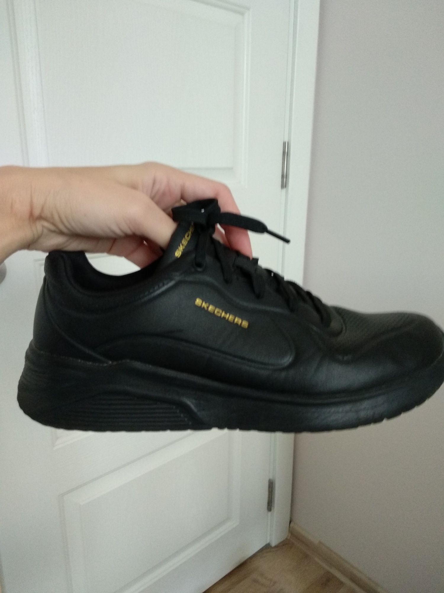 Дамски черни сникърси Sketchers 40 номер