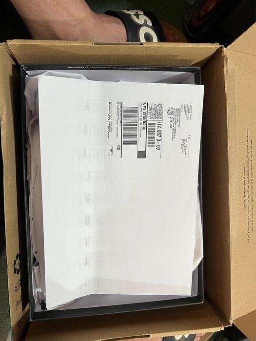 Vand adidasi pentru bărbați