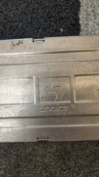 Vând  două amplificatoare Logic7 BMW e65