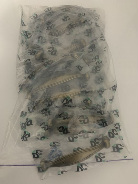 Мебелни дръжки антично злато