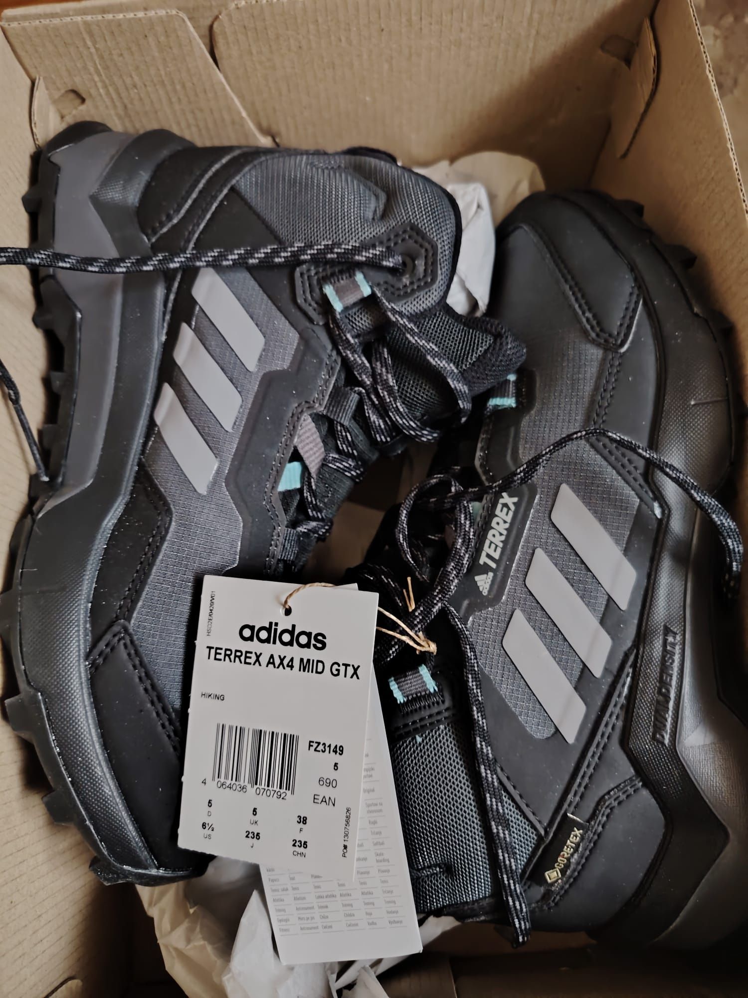 Bocanci Adidas goretex Nr 36.5 și 38