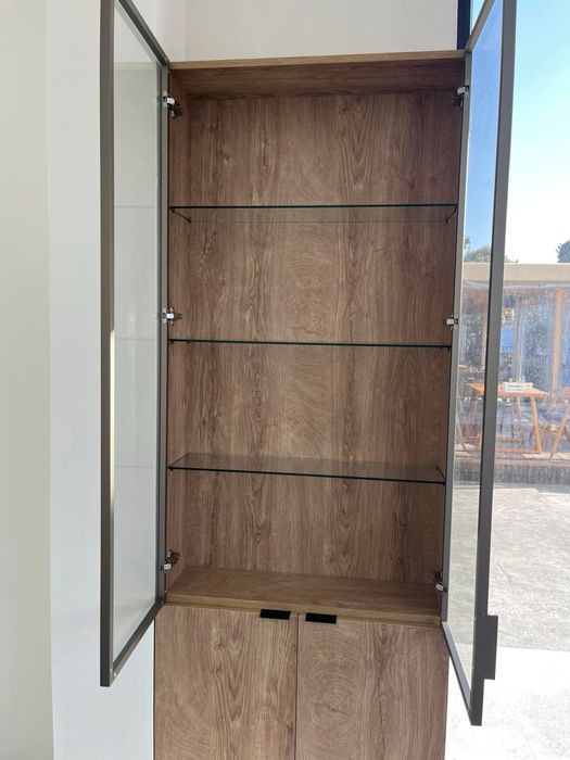 Дизайнерска витрина - шкаф