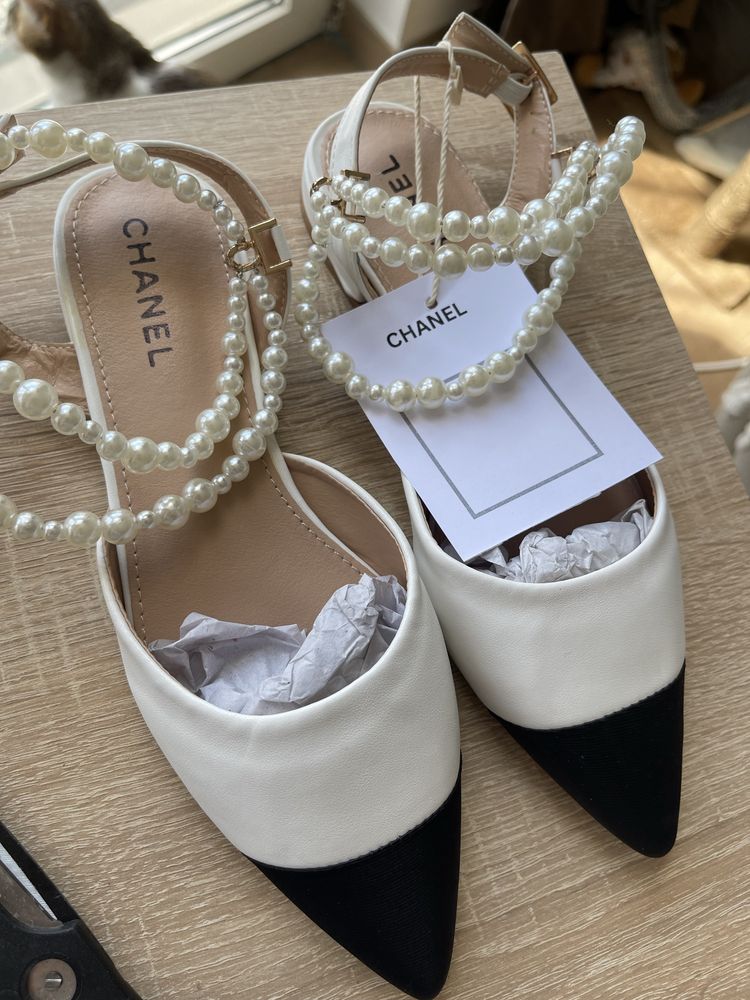 Обувки Шанел с перли бели бежови Chanel