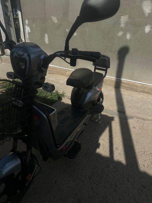 Продам скутер ск8