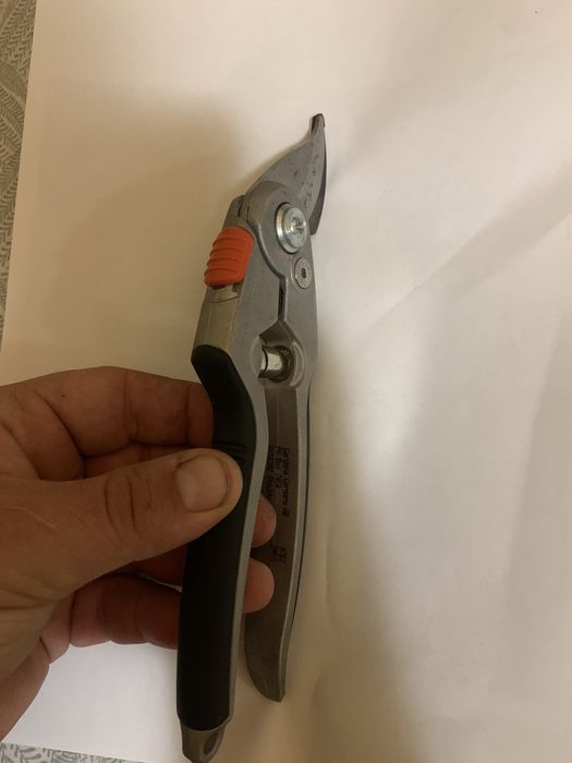 Foarfeca pomii Gardena si Fiskars