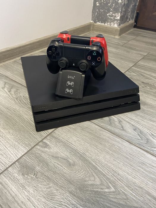 Vand Playstation 4 Pro (Jocuri incluse)