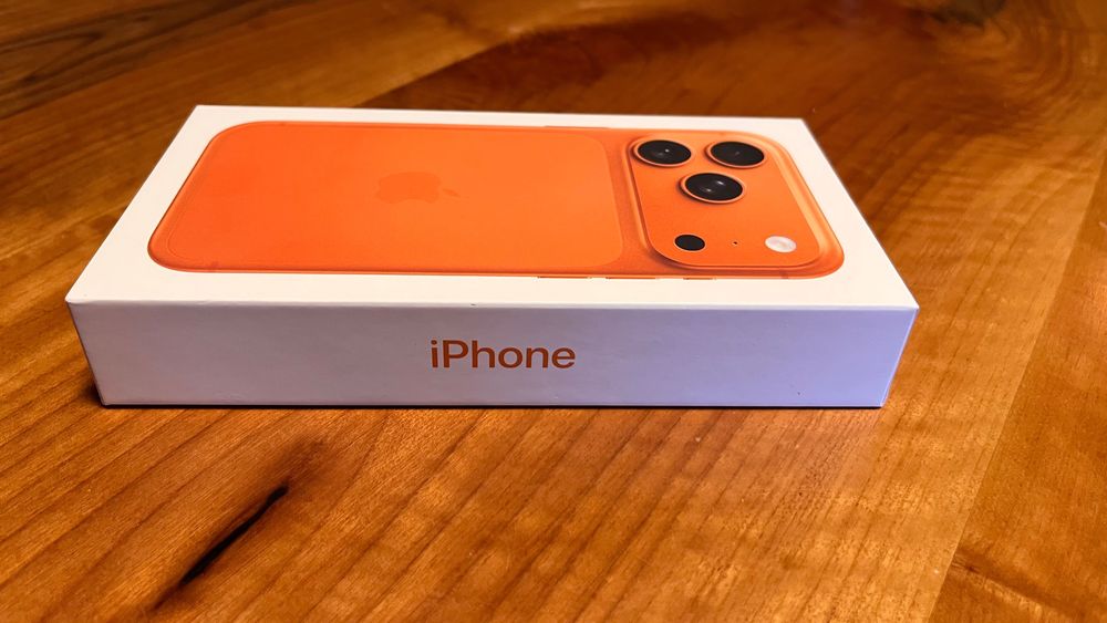 iPhone 17 Pro Cosmic Orange