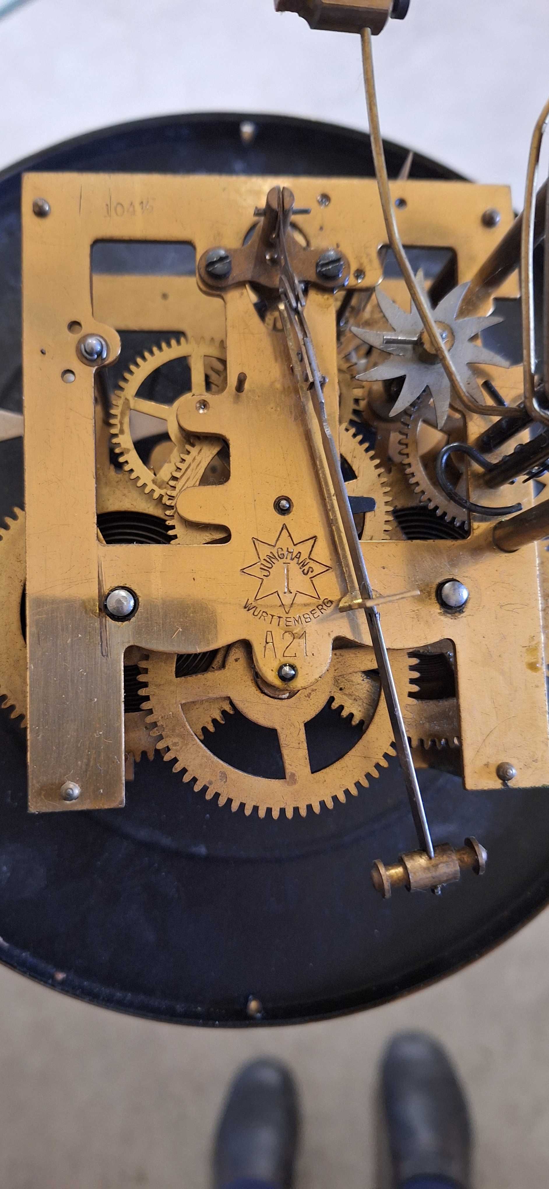 Ceas de perete cu pendul.Junghans.