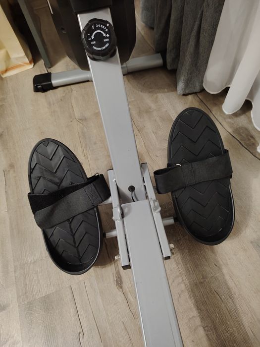 Aparat de vâslit potrivit pentru antrenamente de nivel începător și me