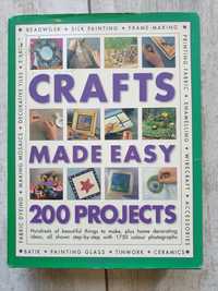 Продавам книга на английски с 200 проекта различни техники