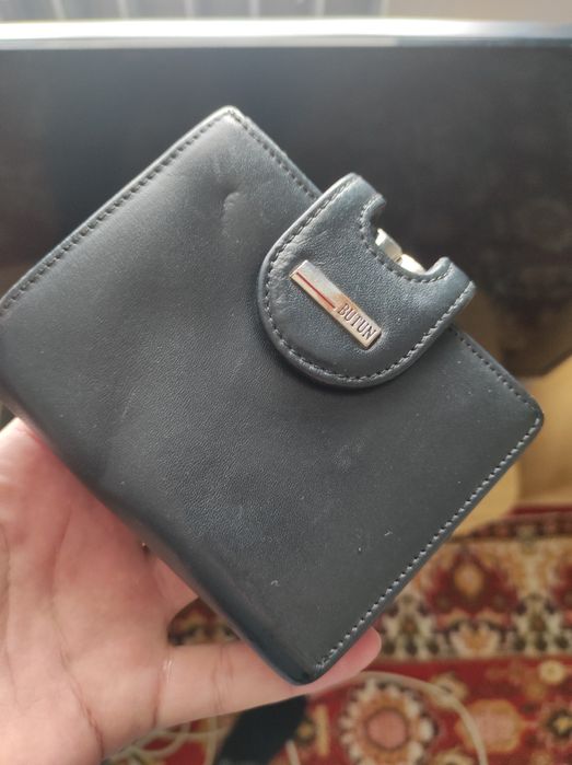 Продам кожаный портмоне.