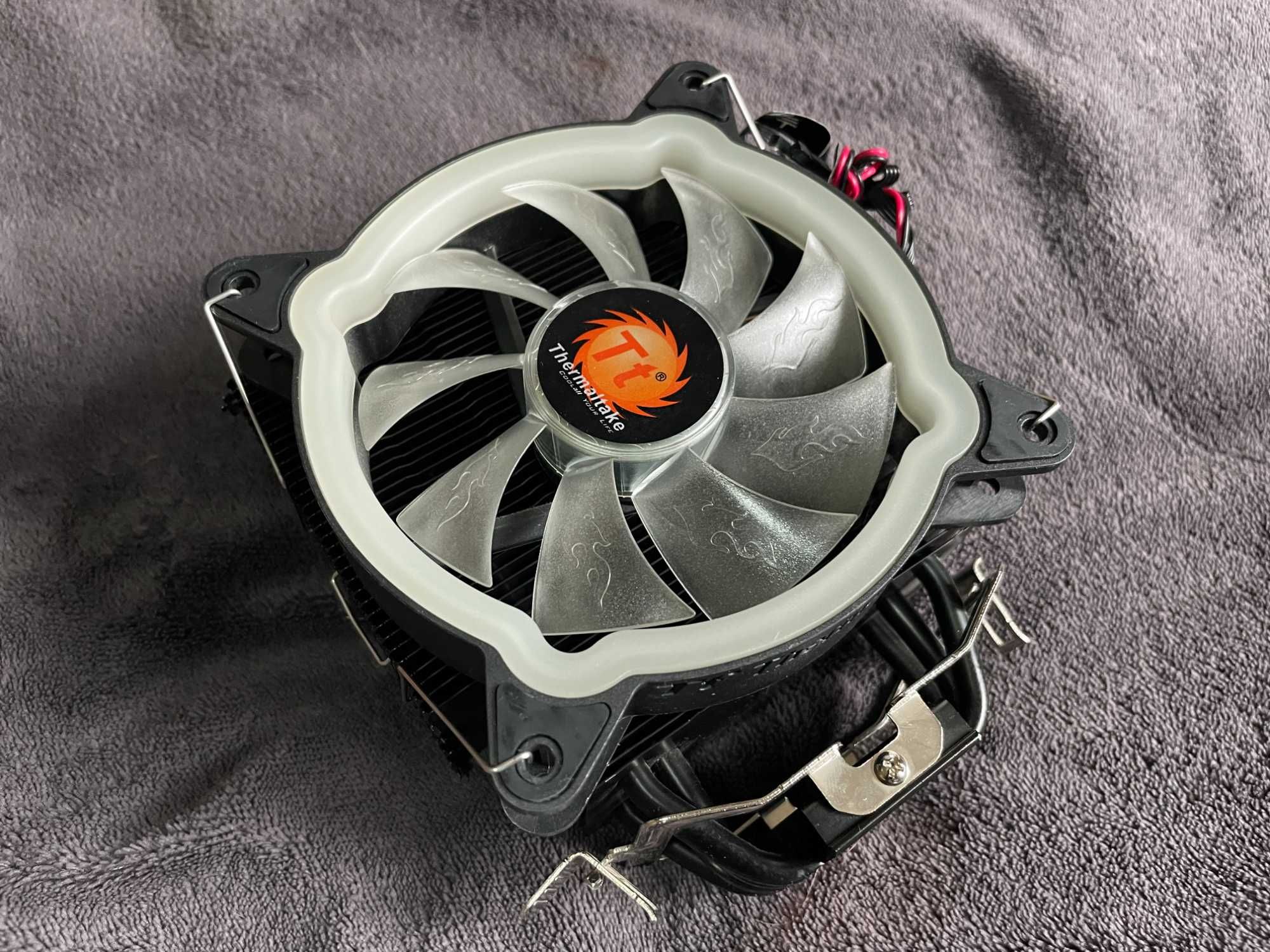 Кулер для процессора Thermaltake UX200