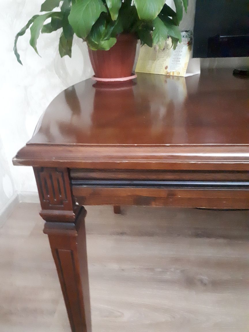 Продам дереванный стол