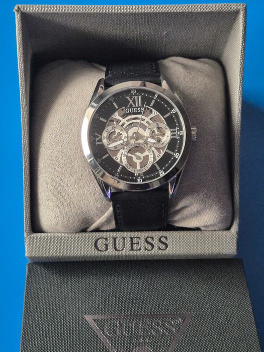 нов часовник Guess Tailor