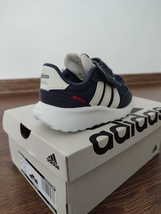 Vand pantof sport marimea 24