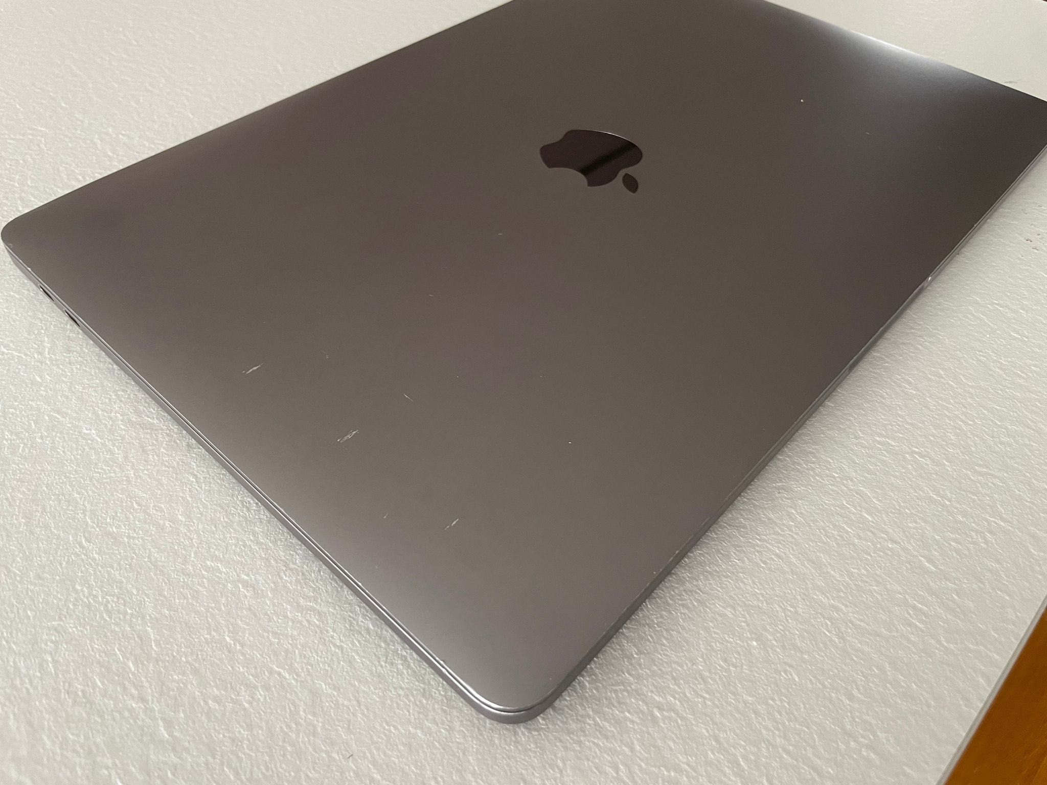 MacBook Pro 2016 2,9GHz I5, 8GB RAM estetic 90% tehnic 100%